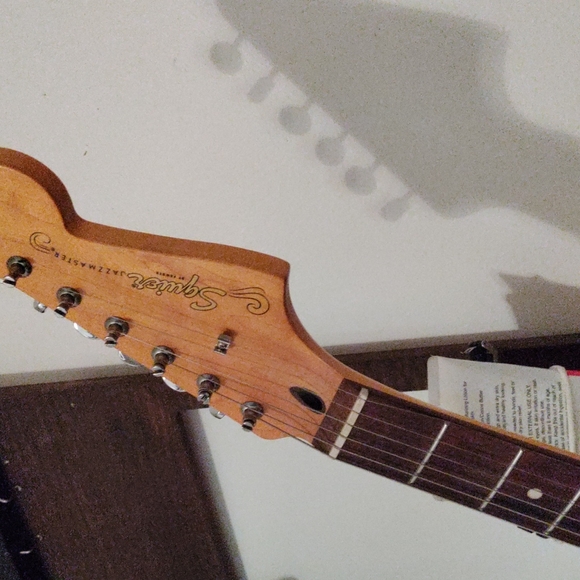 Fender jazzmaster squire electric guitar  gold on cream signed, j mascis - Picture 4 of 7